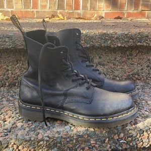 Dr. Marten 8-eye casual black lace up